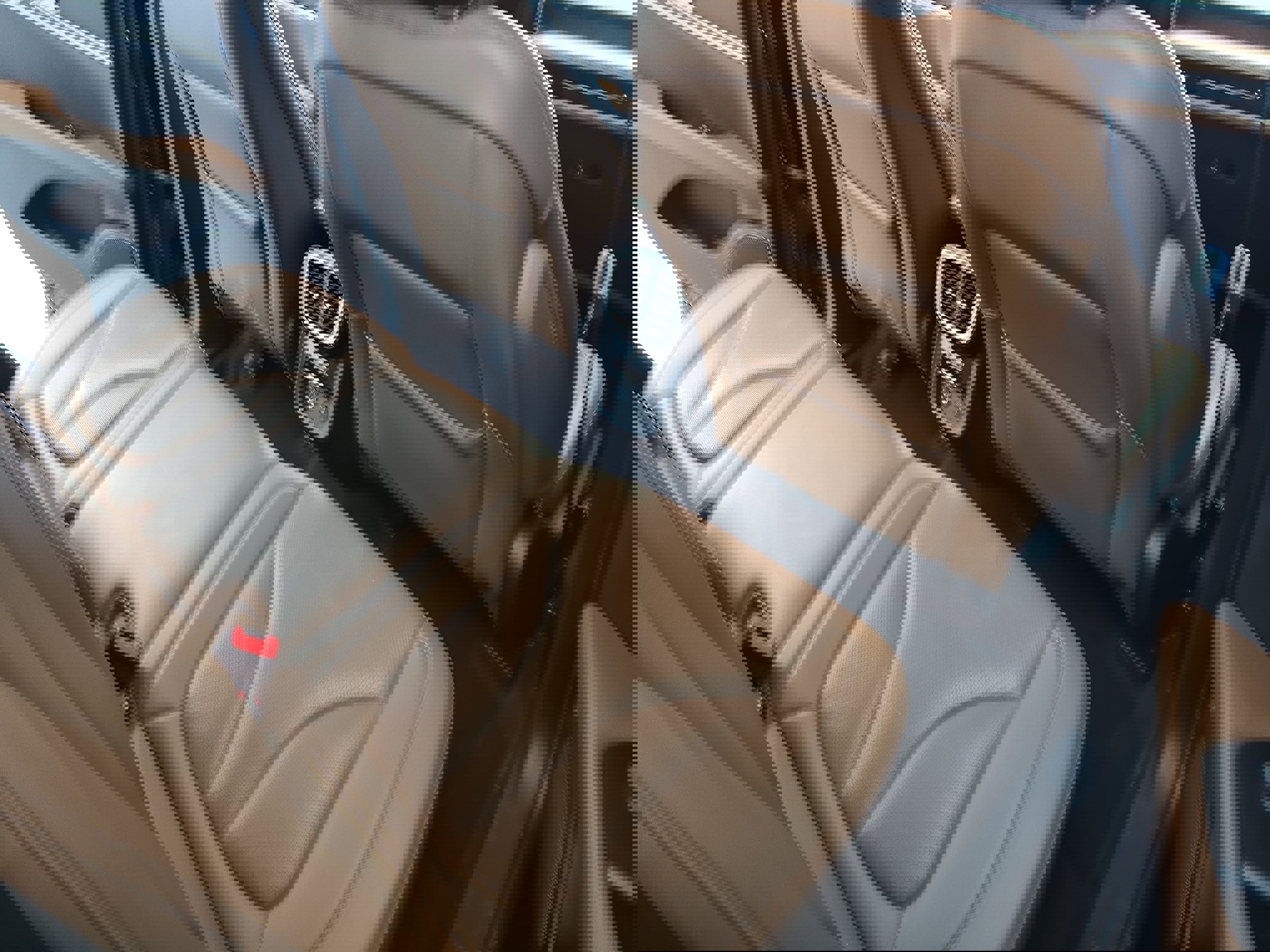 Used 2023 Lincoln Nautilus Reserve image 11