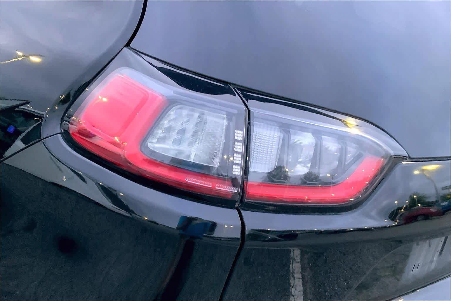 Used 2019 Jeep Cherokee Latitude w/ Popular Appearance Group FWD image 27