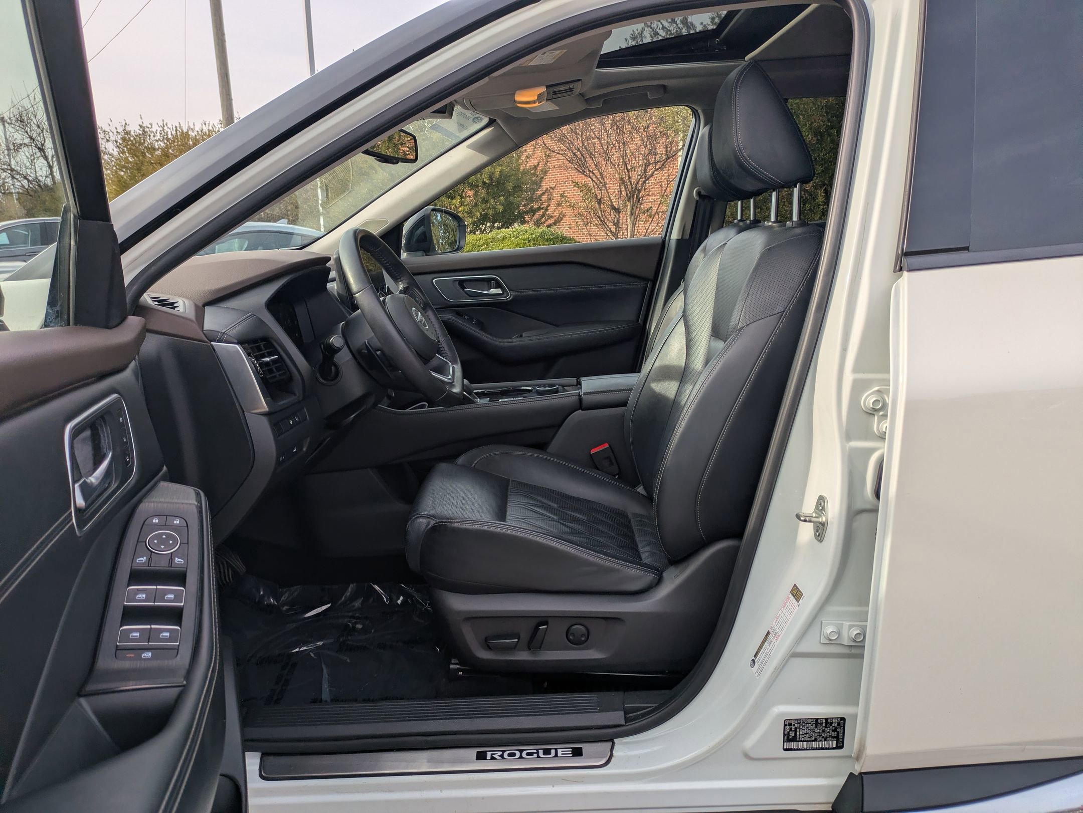 Used 2021 Nissan Rogue Platinum image 15