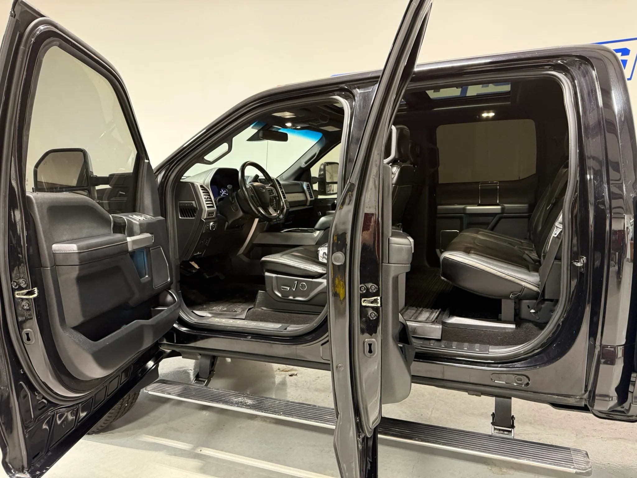 Used 2019 Ford F250 Platinum w/ Platinum Ultimate Package AWD/4WD image 14