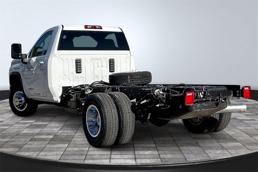 New 2026 Chevrolet Silverado 3500 LT image 3