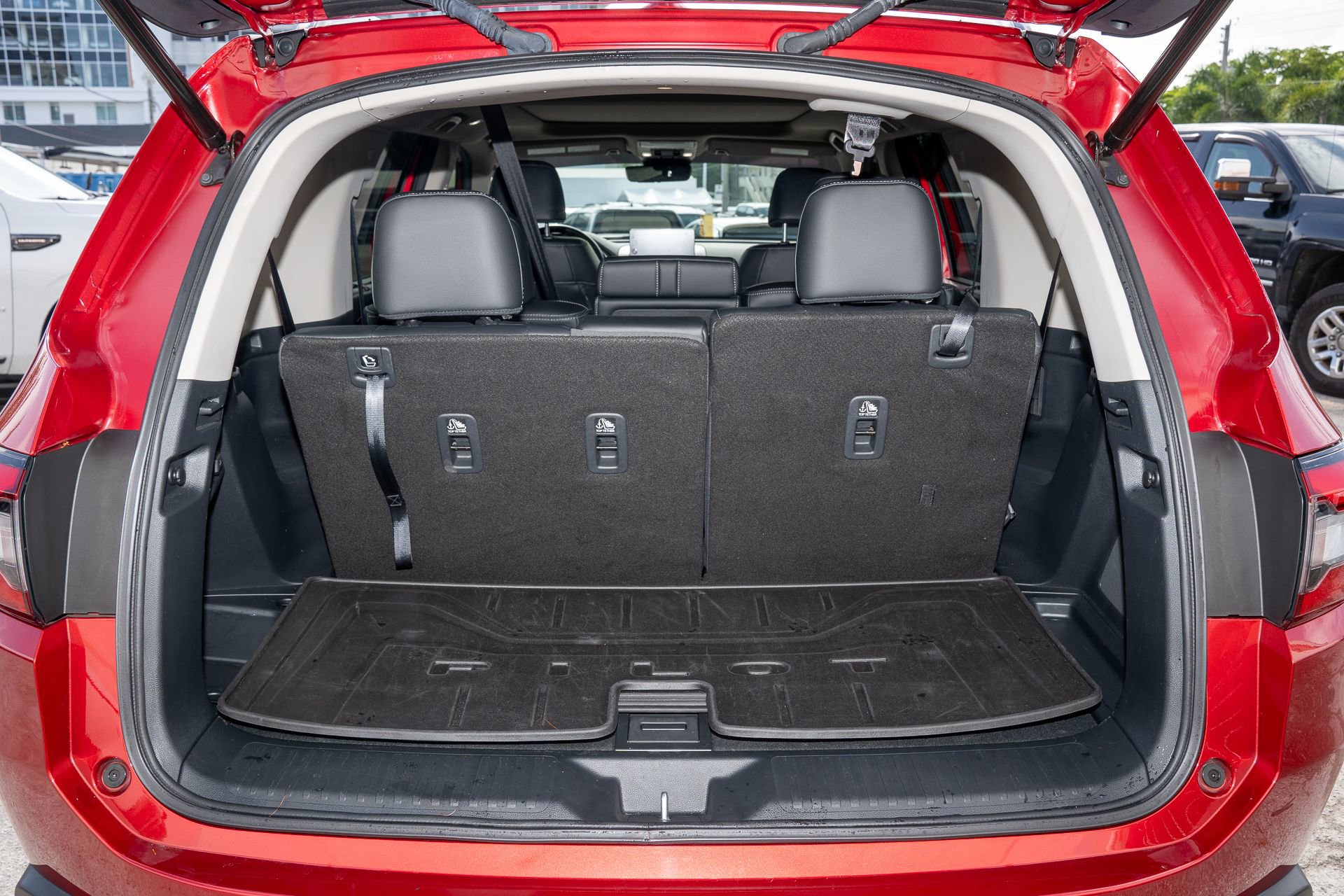 Certified 2025 Honda Pilot Touring image 9