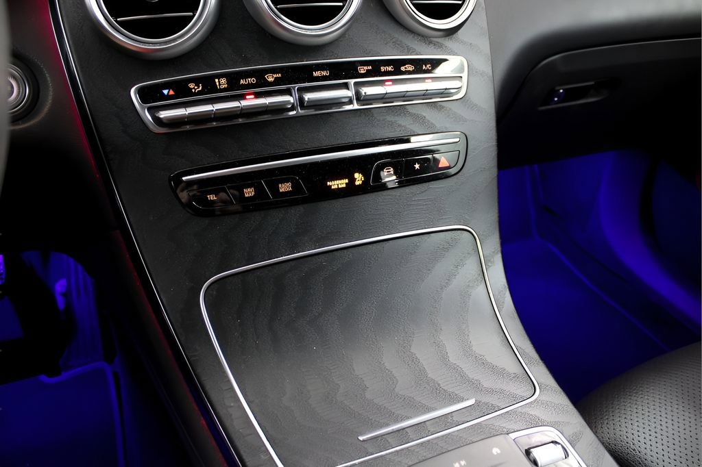 Used 2021 Mercedes-Benz GLC 300 image 29