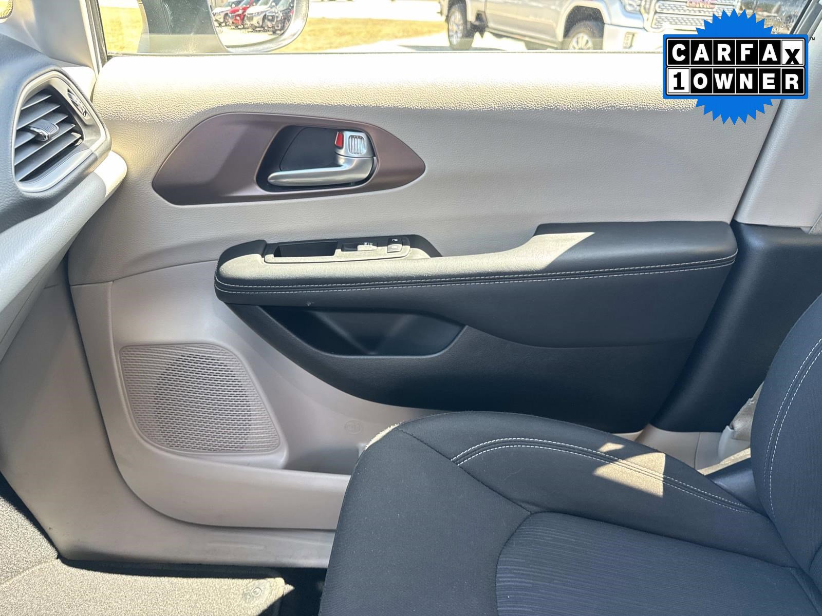 Used 2024 Chrysler Voyager LX image 24