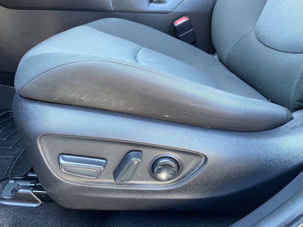 Used 2021 Toyota RAV4 XLE AWD/4WD image 11