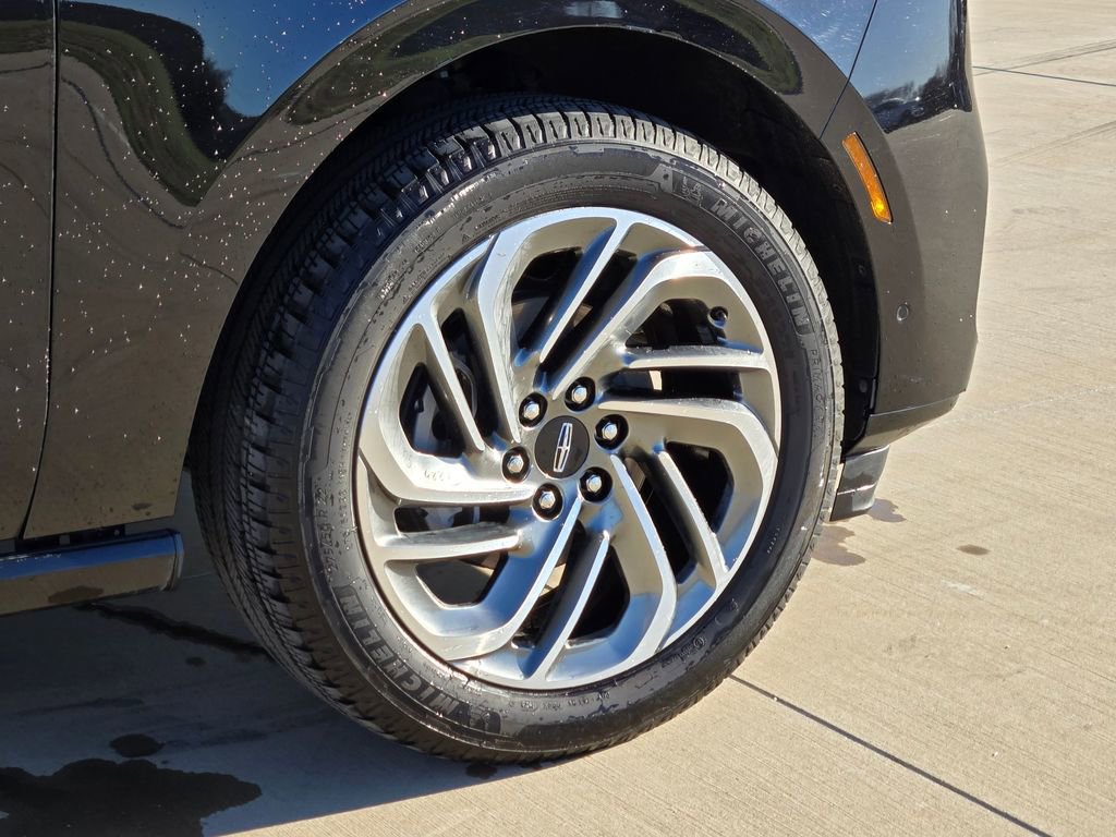 Used 2025 Lincoln Navigator Reserve image 25