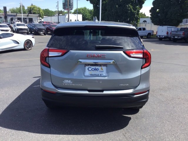 Used 2024 GMC Terrain SLE image 5