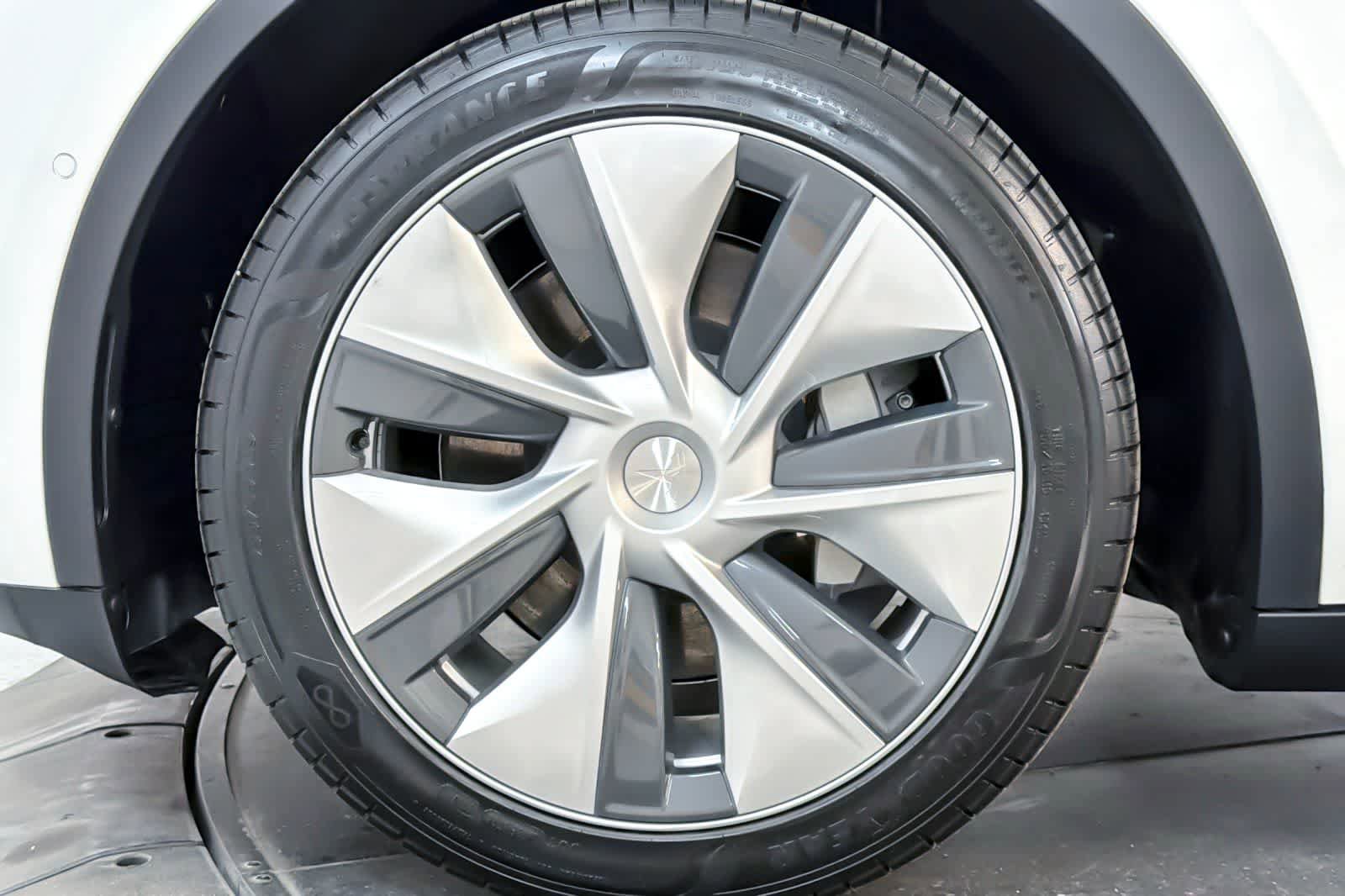 Used 2022 Tesla Model Y Long Range AWD/4WD image 26