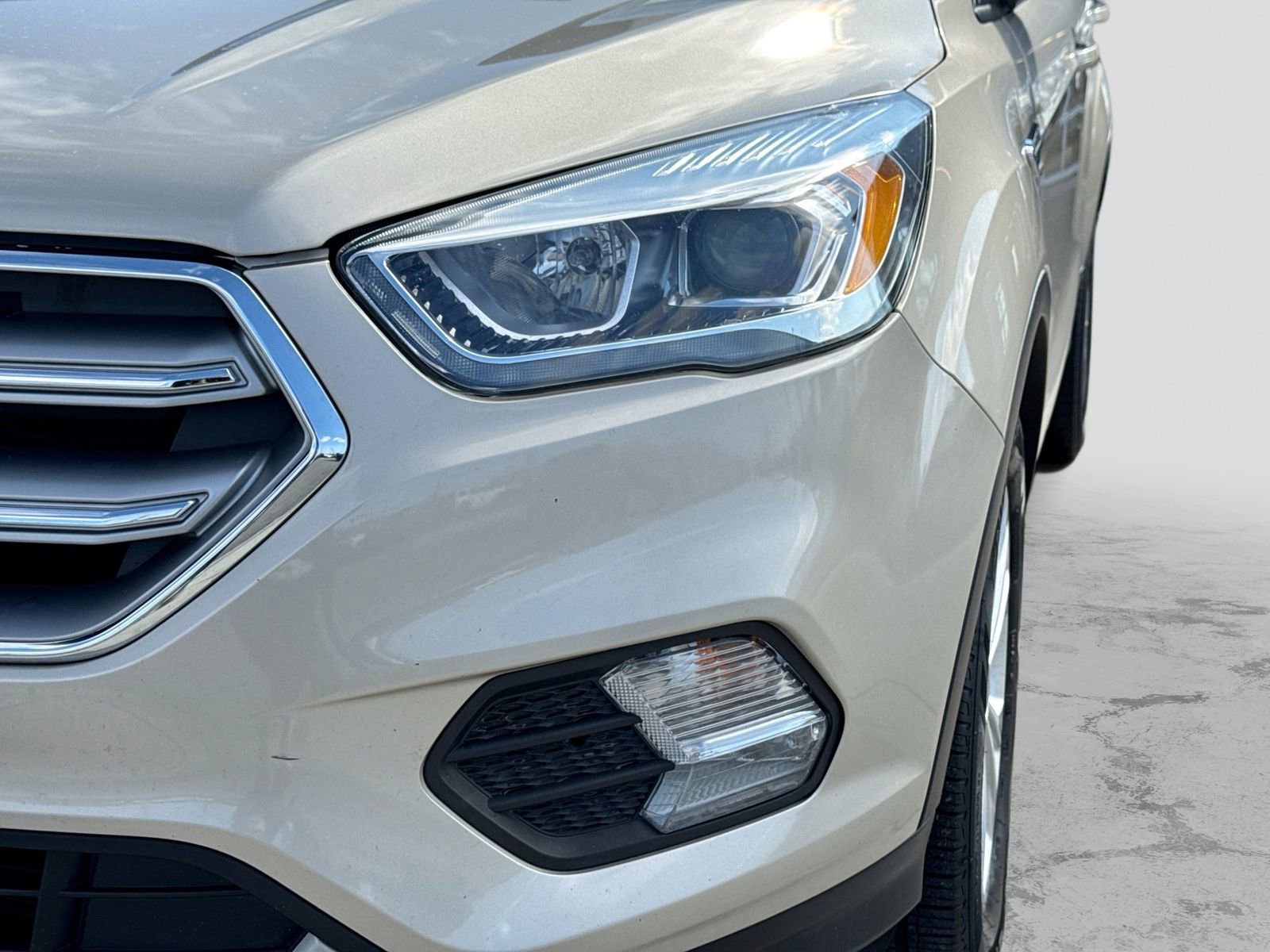 Used 2017 Ford Escape SE w/ Equipment Group 201A image 9