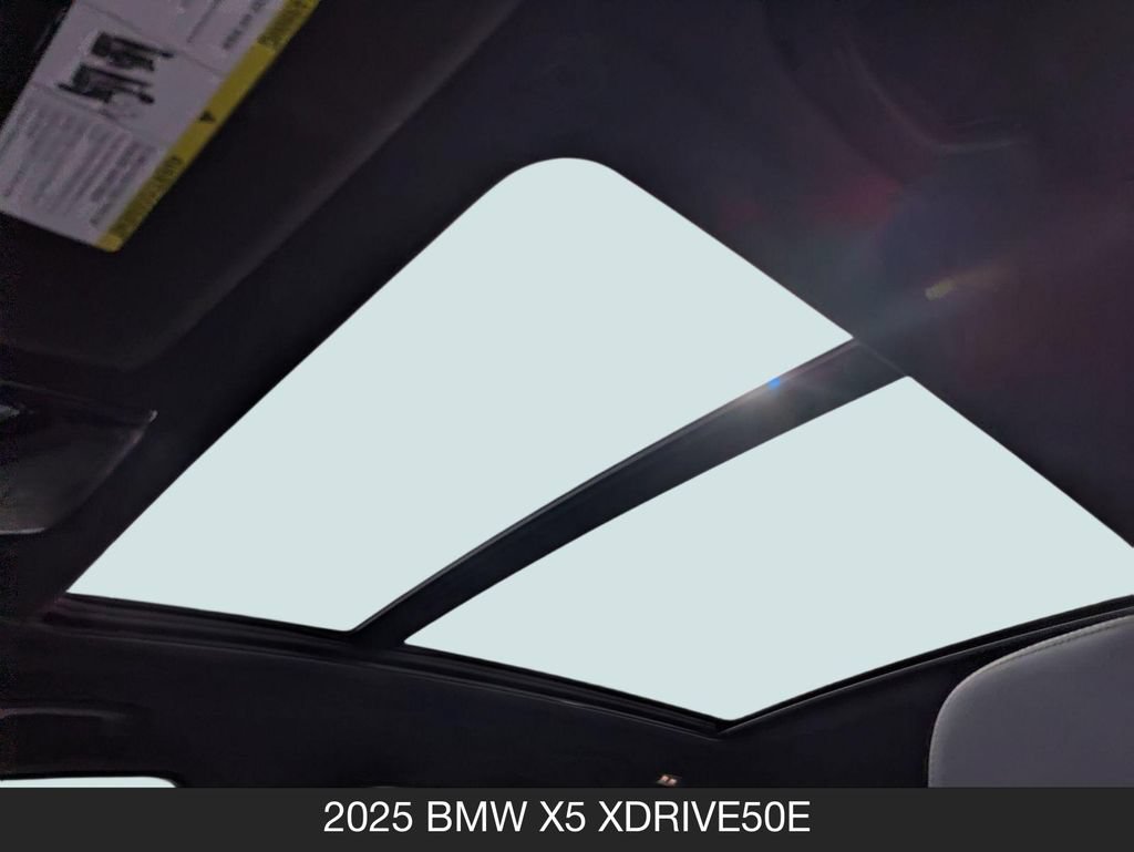 Used 2025 BMW X5 xDrive50e AWD/4WD image 21