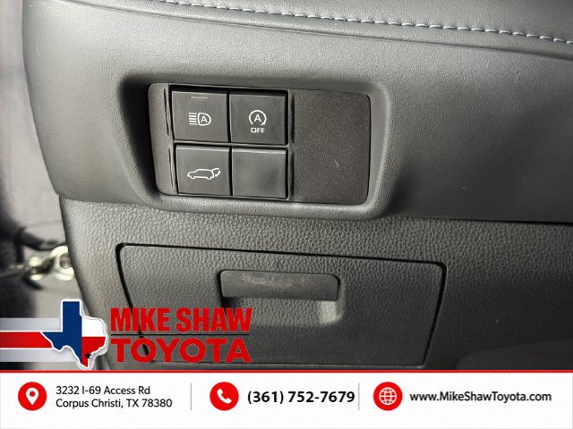 Used 2024 Toyota Highlander XLE FWD image 14