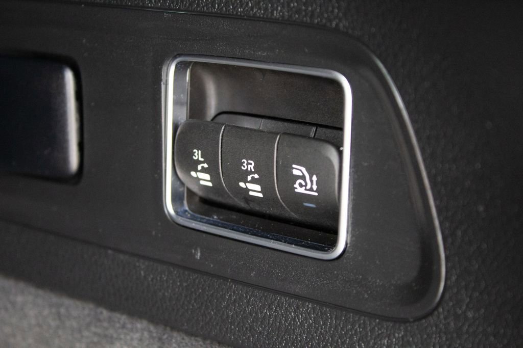 Used 2025 Mercedes-Benz GLS 450 4MATIC image 24