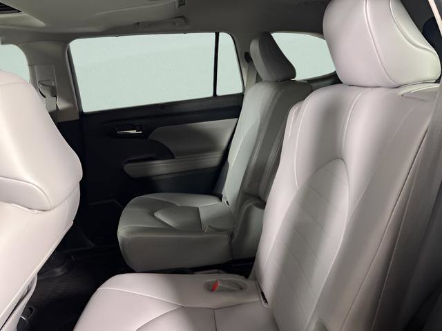 Used 2020 Toyota Highlander XLE image 23