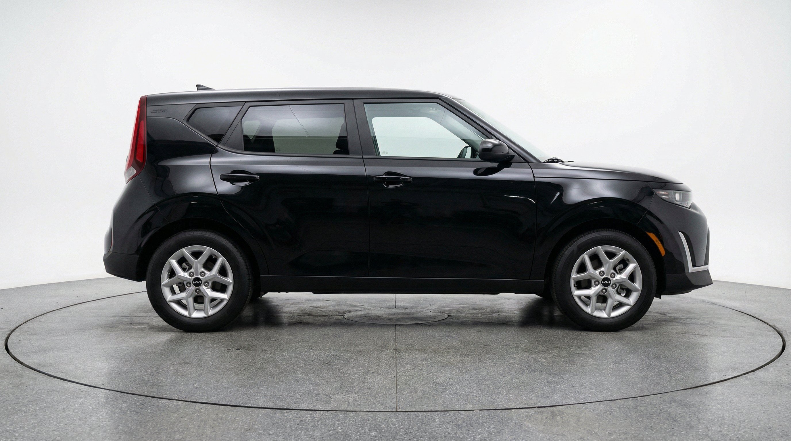 Used 2025 Kia Soul LX w/ LX Technology Package FWD image 11