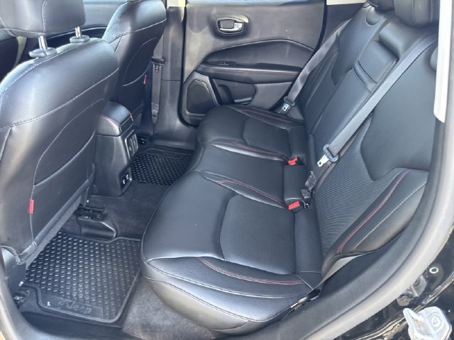 Used 2018 Jeep Compass Trailhawk w/ Leather Interior Group AWD/4WD image 12