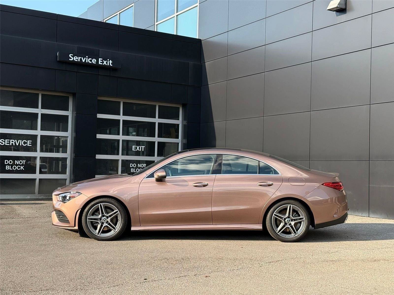 Used 2023 Mercedes-Benz CLA 250 4MATIC image 2