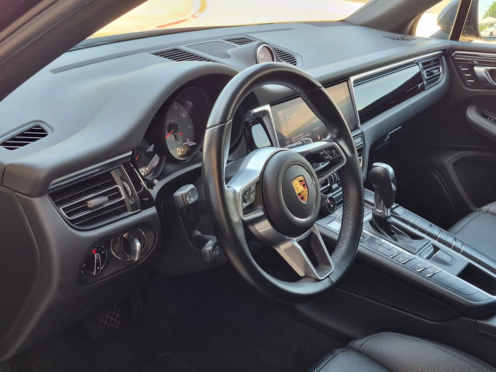 Certified 2021 Porsche Macan S AWD/4WD image 4