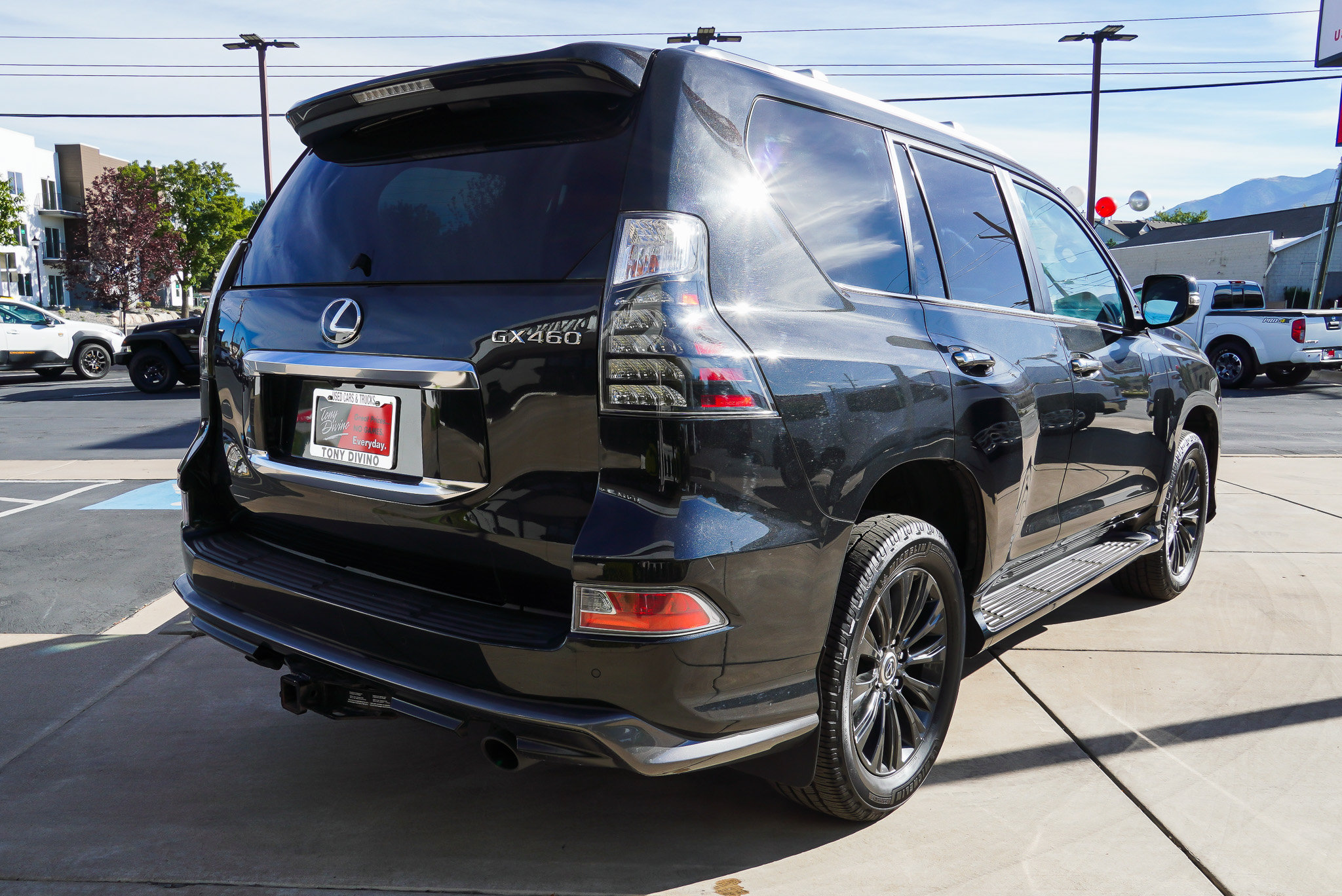 Used 2023 Lexus GX 460 Premium w/ Accessory Package AWD/4WD image 8