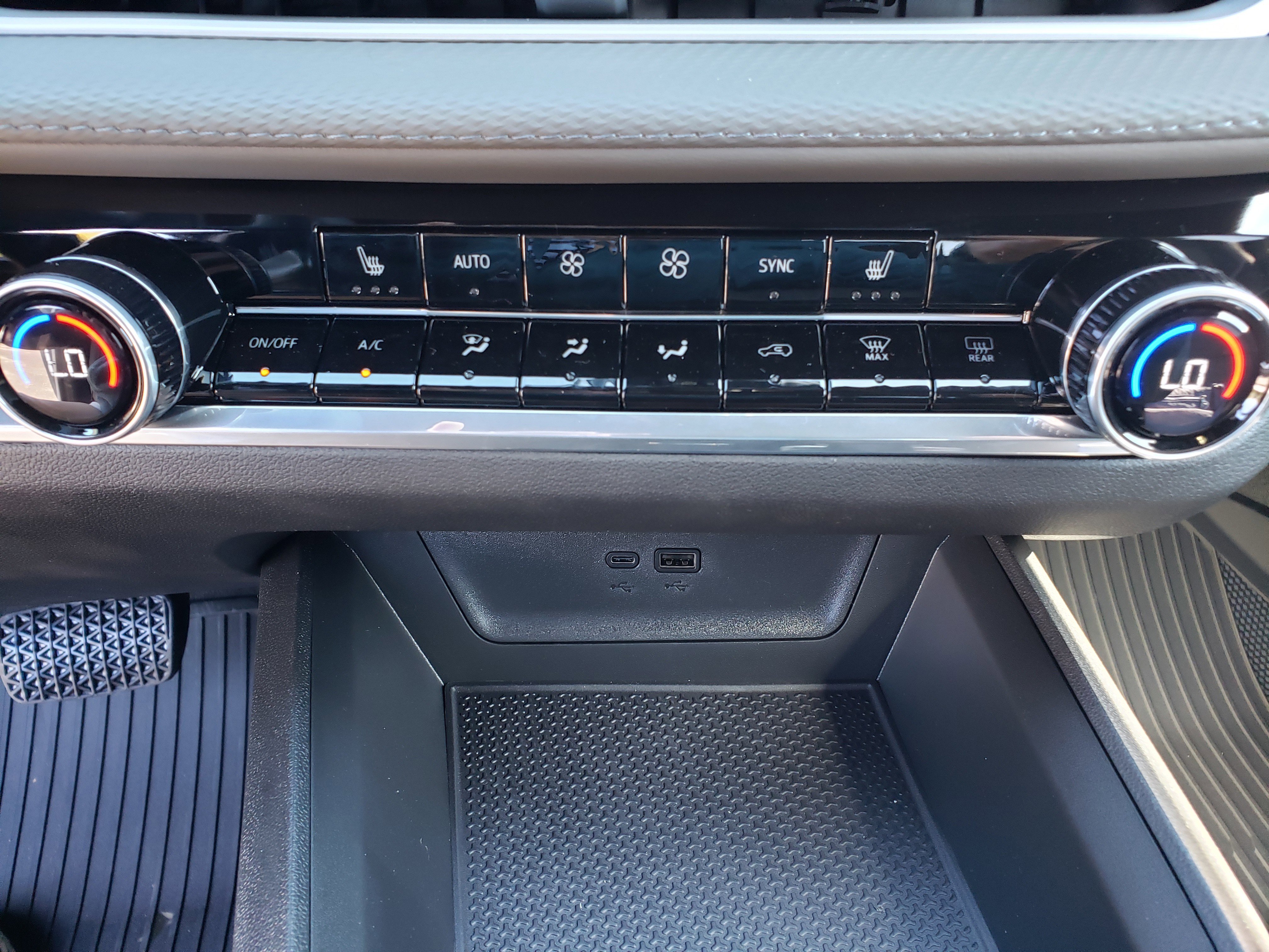 New 2026 Chevrolet Equinox LT w/ Convenience Package II image 24