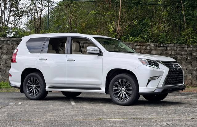 Used 2021 Lexus GX 460 Luxury w/ Sport Design Package AWD/4WD image 2
