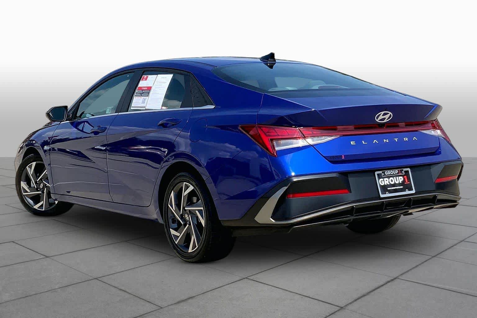 Used 2025 Hyundai Elantra SEL FWD image 11