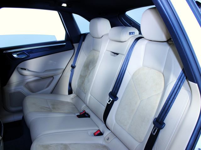 Certified 2018 Porsche Macan image 21