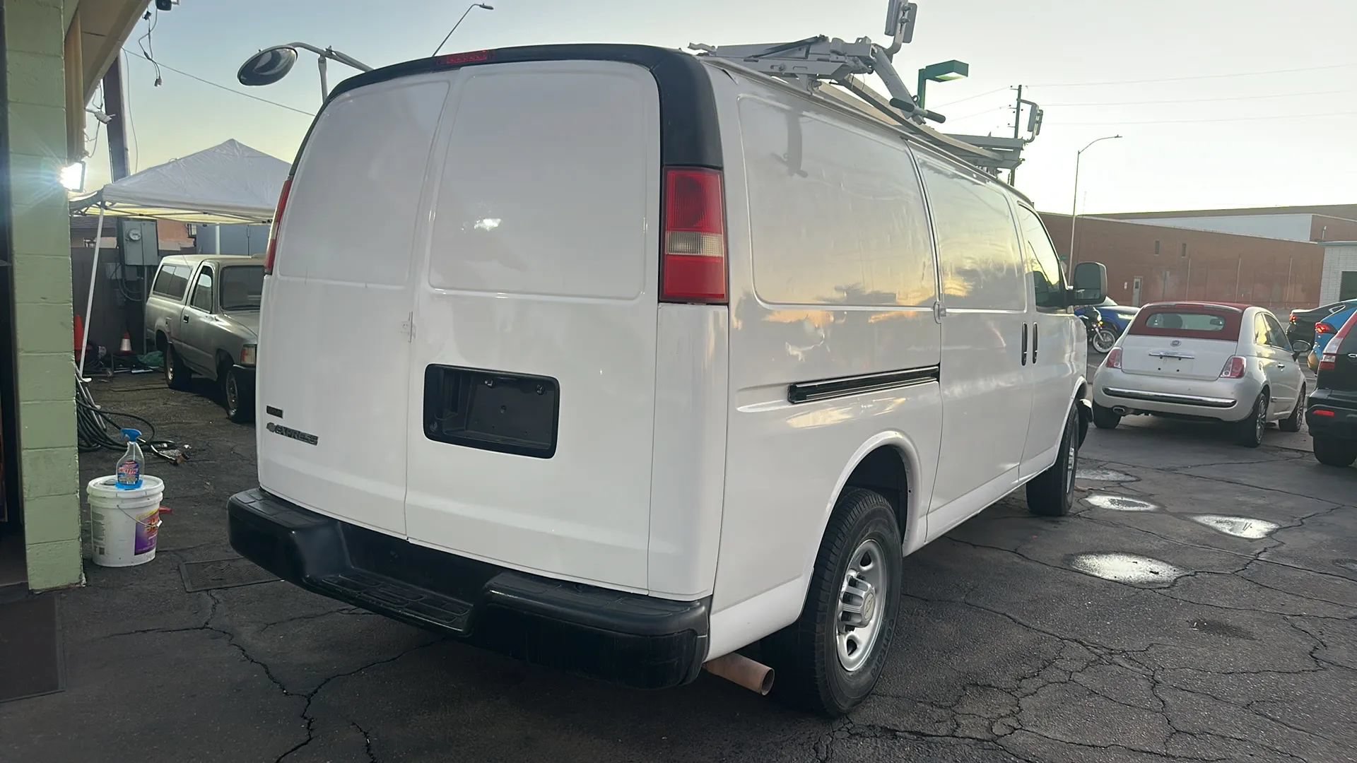 Used 2010 Chevrolet Express 2500 RWD image 3
