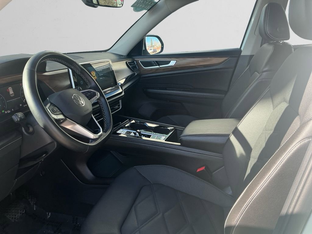 Used 2025 Volkswagen Atlas SE image 9