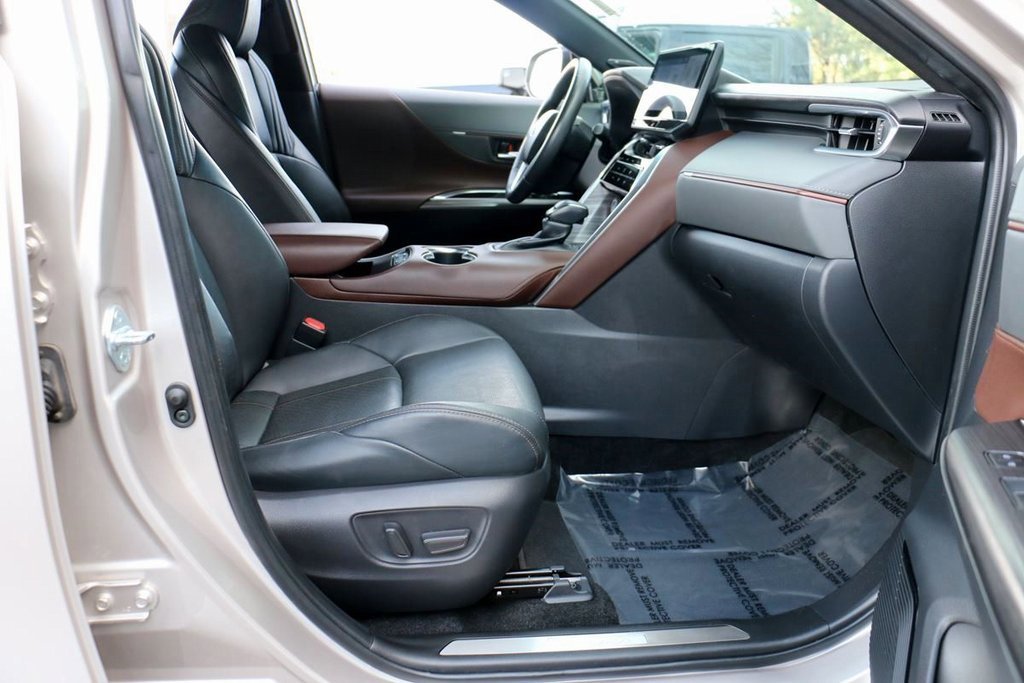 Used 2021 Toyota Venza Limited image 36