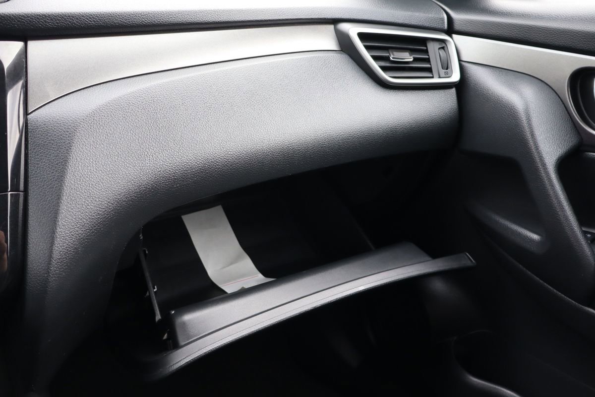 Used 2015 Nissan Rogue S image 36