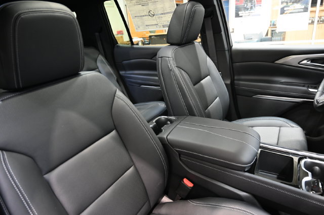 New 2027 Chevrolet Traverse LT w/ LPO, Floor Liner Package AWD/4WD image 8