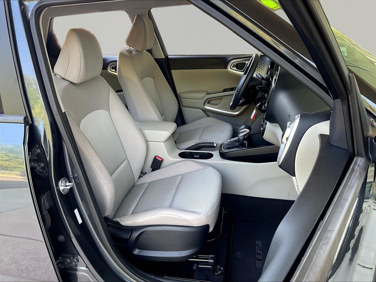 Used 2025 Kia Soul LX w/ LX Technology Package FWD image 26