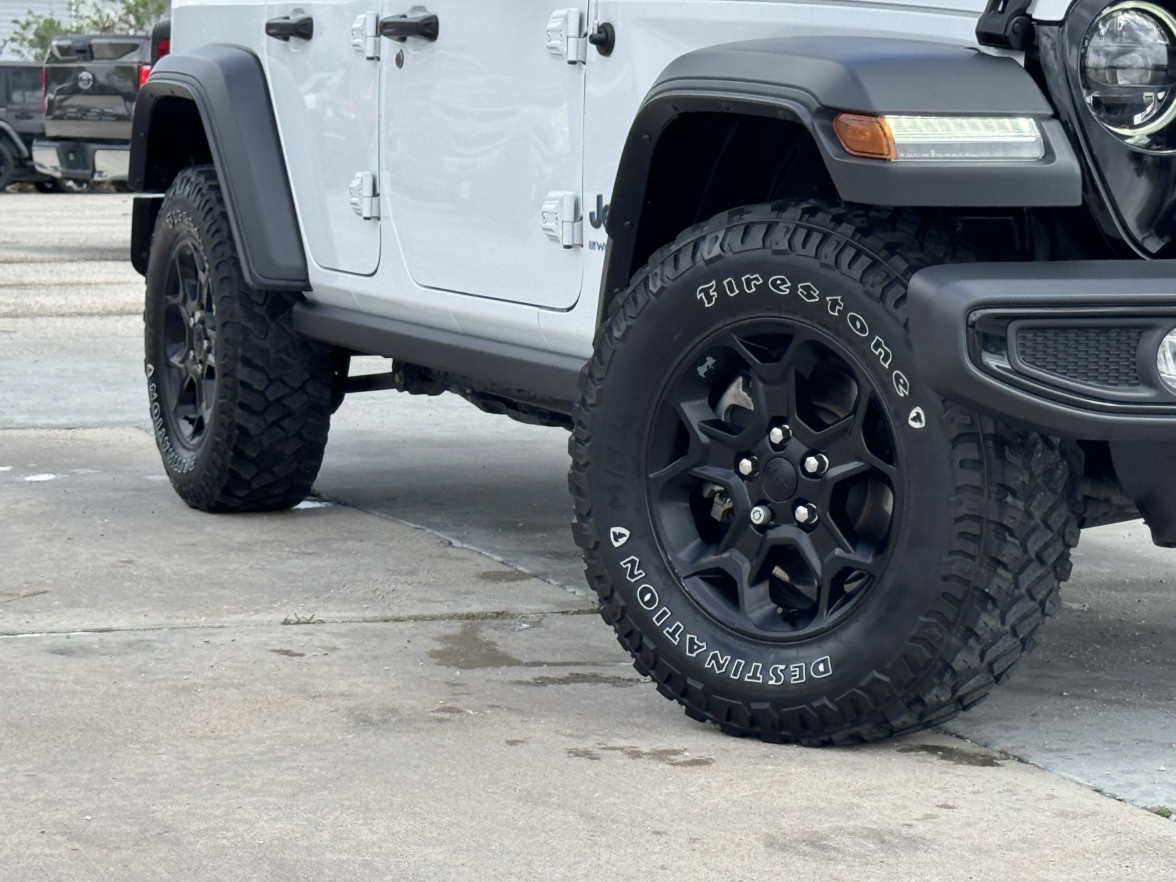 Used 2023 Jeep Wrangler Unlimited w/ Sun & Screen Package image 13