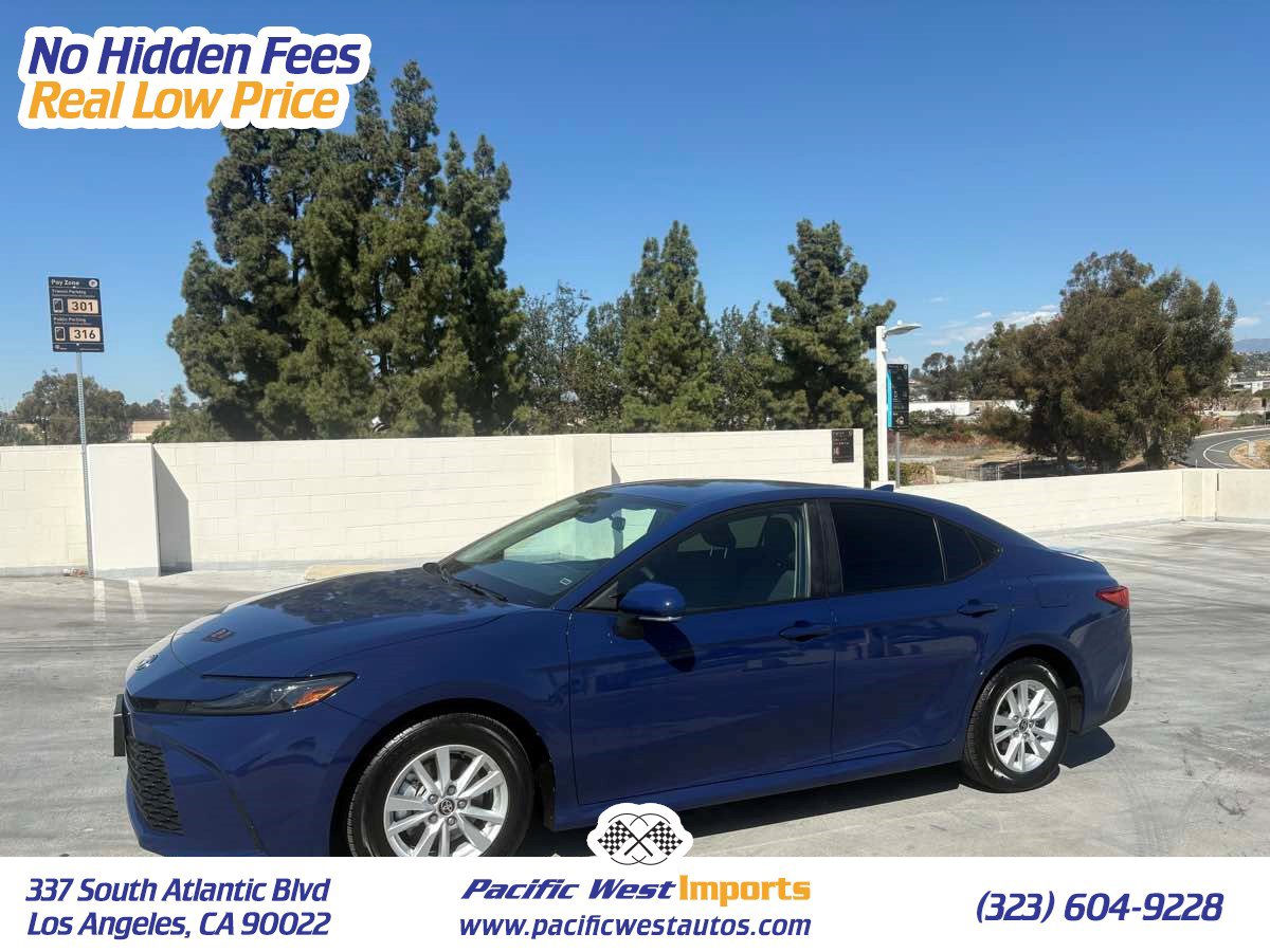 Used 2025 Toyota Camry LE FWD image 1