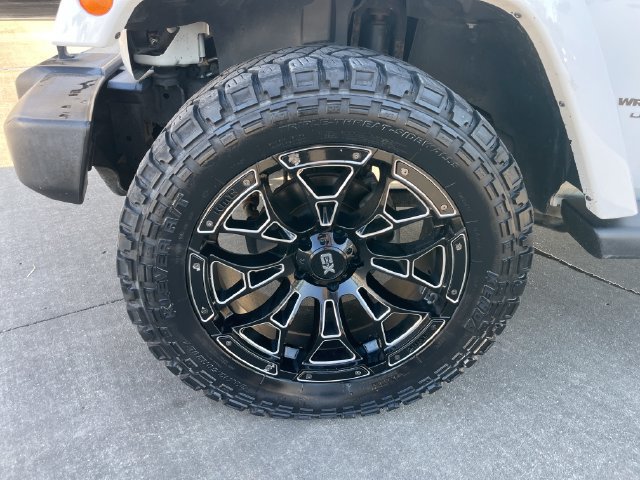 Used 2018 Jeep Wrangler Unlimited Sahara w/ Connectivity Group AWD/4WD image 26