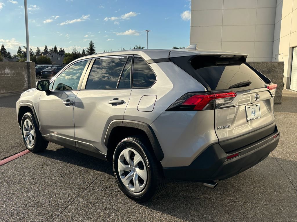 Used 2024 Toyota RAV4 LE image 7