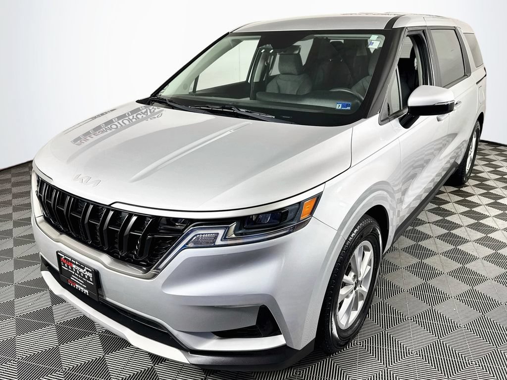 Used 2023 Kia Carnival LX w/ Paint Protection Package FWD image 3