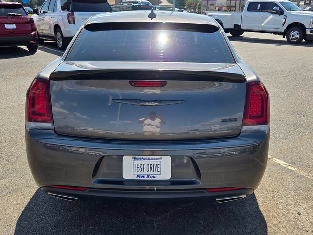 Used 2022 Chrysler 300 Touring w/ Sport Appearance Package RWD image 6