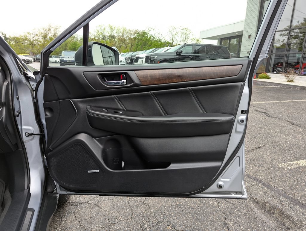 Used 2019 Subaru Outback 3.6R Limited AWD/4WD image 29