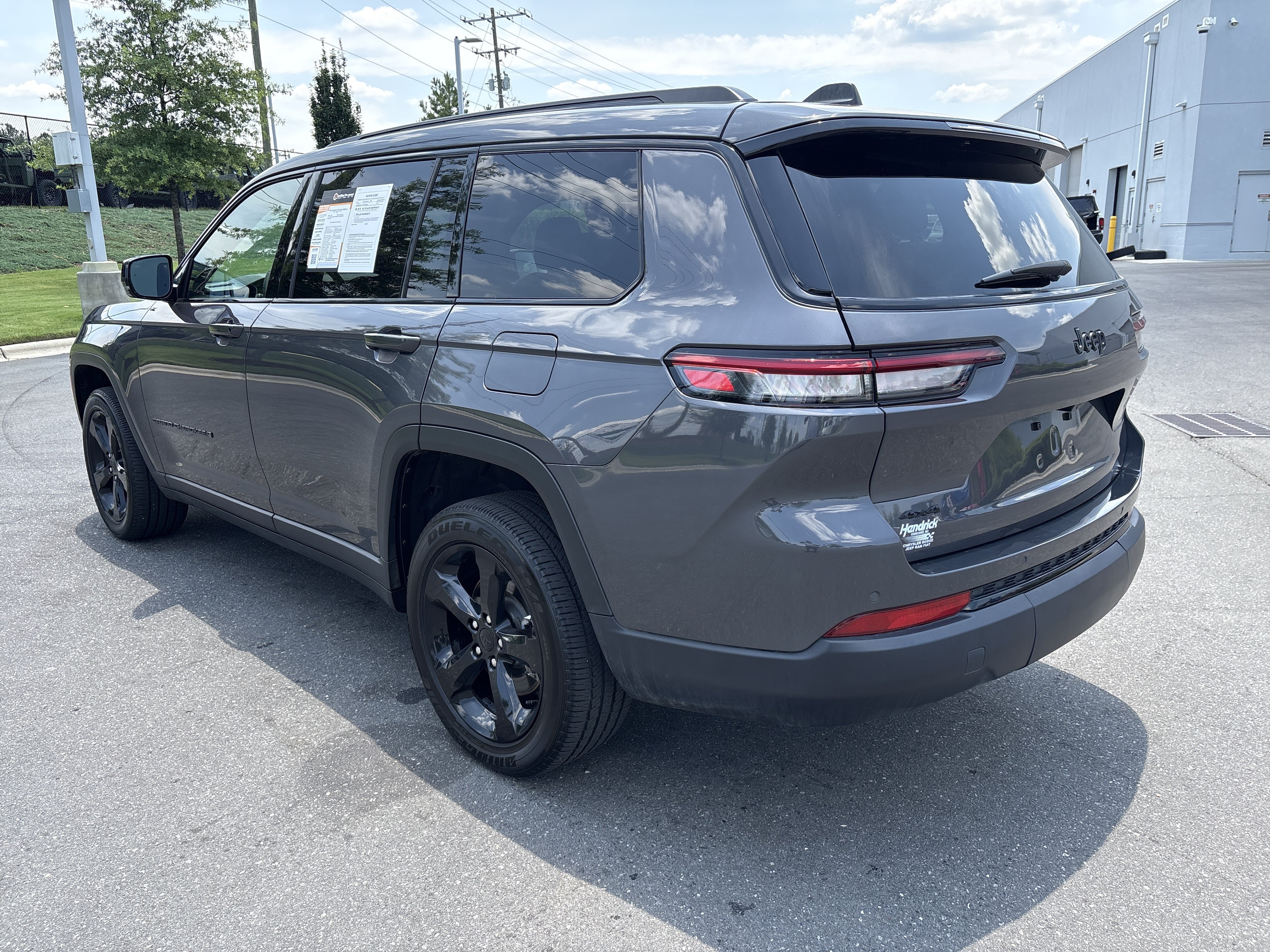 Used 2025 Jeep Grand Cherokee L Altitude AWD/4WD image 8