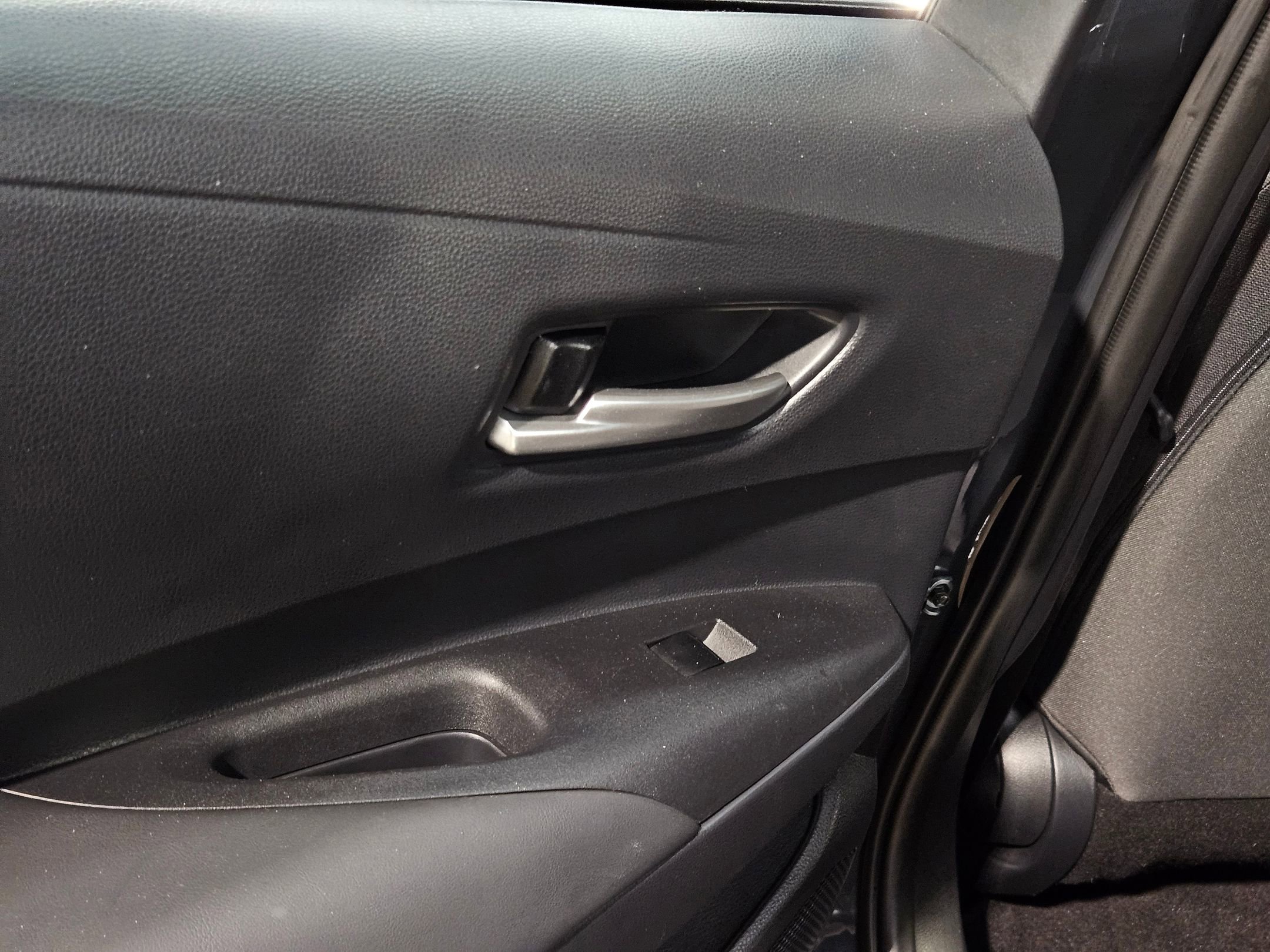 Used 2025 Toyota Corolla SE image 34