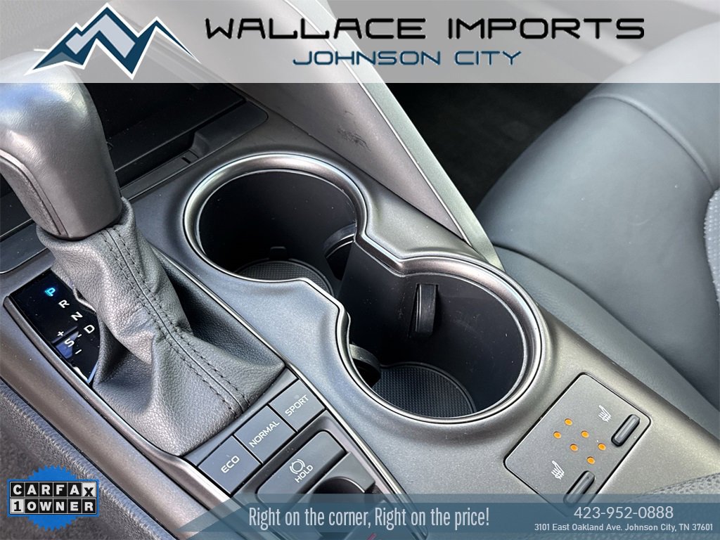 Used 2022 Toyota Camry XSE image 9