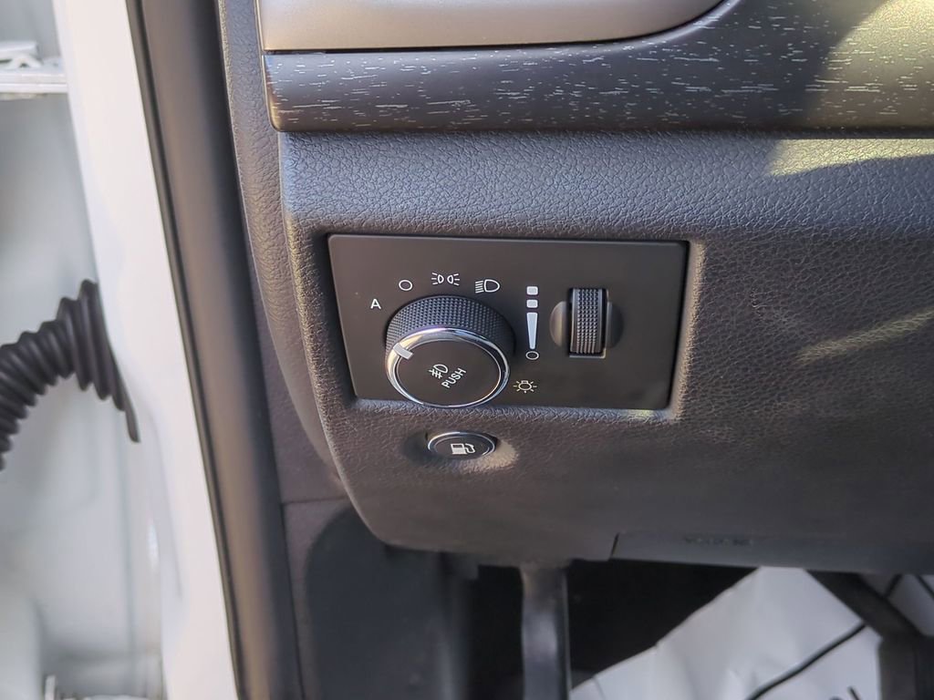 Used 2017 Jeep Grand Cherokee Altitude image 24