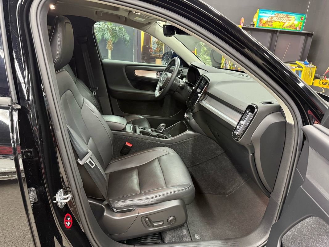 Used 2019 Volvo XC40 T5 Momentum image 18