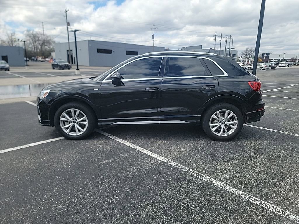 Used 2023 Audi Q3 2.0T Premium AWD/4WD image 2