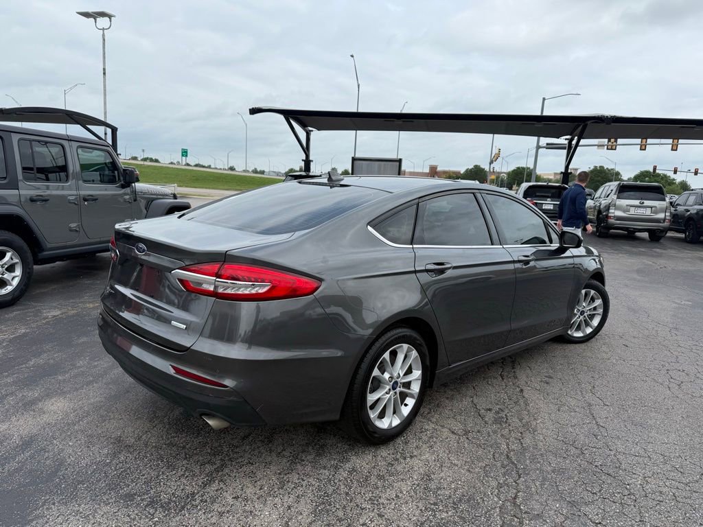 Used 2020 Ford Fusion SE image 9