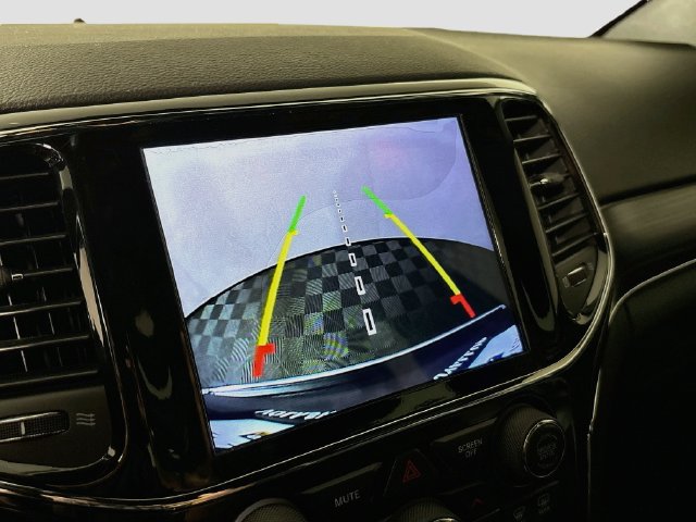 Used 2019 Jeep Grand Cherokee Limited AWD/4WD image 14