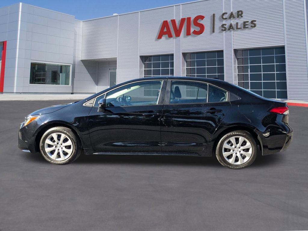 Used 2025 Toyota Corolla LE image 2