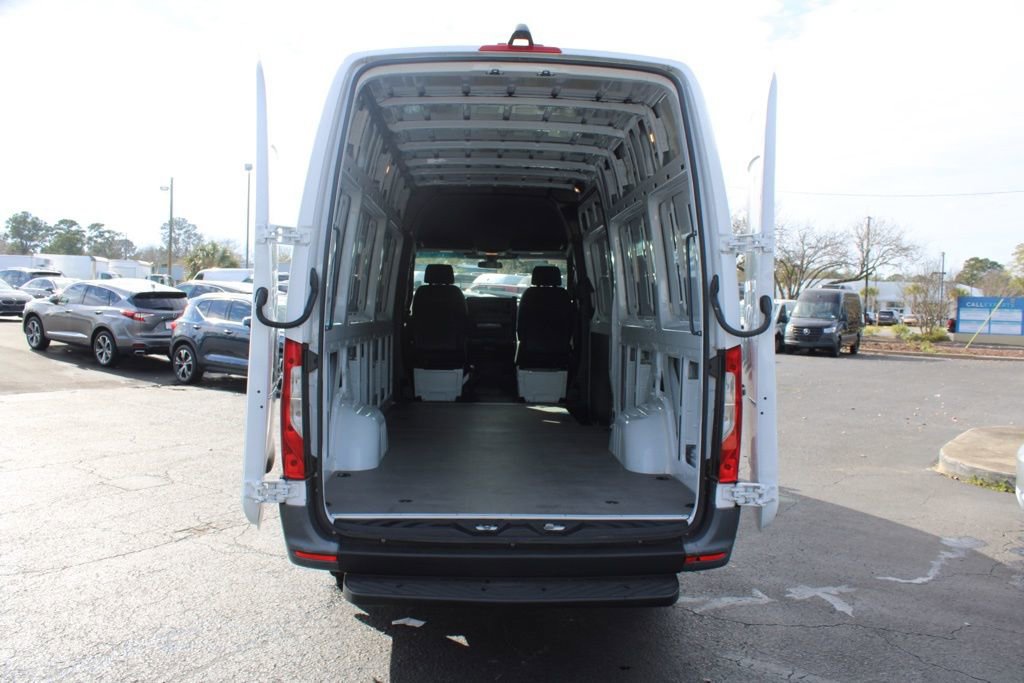 Used 2023 Mercedes-Benz Sprinter 2500 image 6
