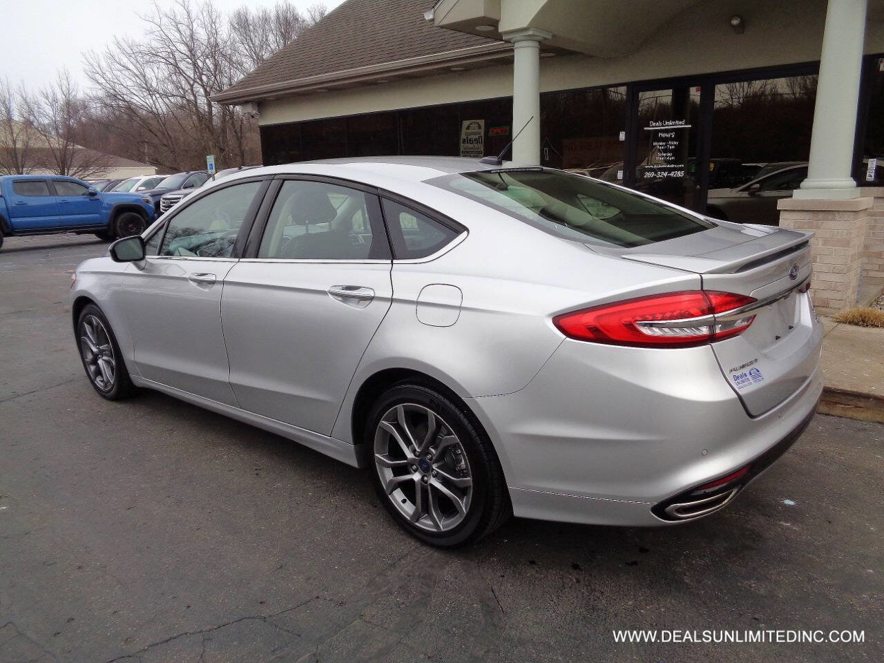 Used 2017 Ford Fusion SE image 4